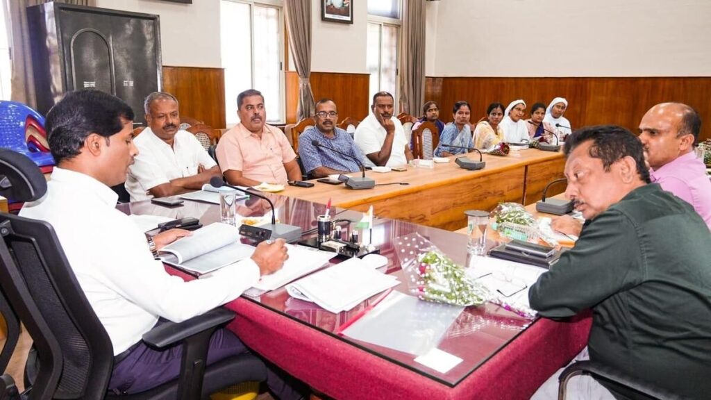 Arogya Sanjeevini: 12 private hospitals in Mandya asked to seek empanelment 2303 12 12 2025 20 26 53 1 dchealthmandya converted